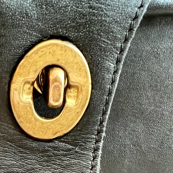 COACH VINTAGE | Unisex 1990s Vintage Coach Leather Messenger Bag - Picture 5 of 15